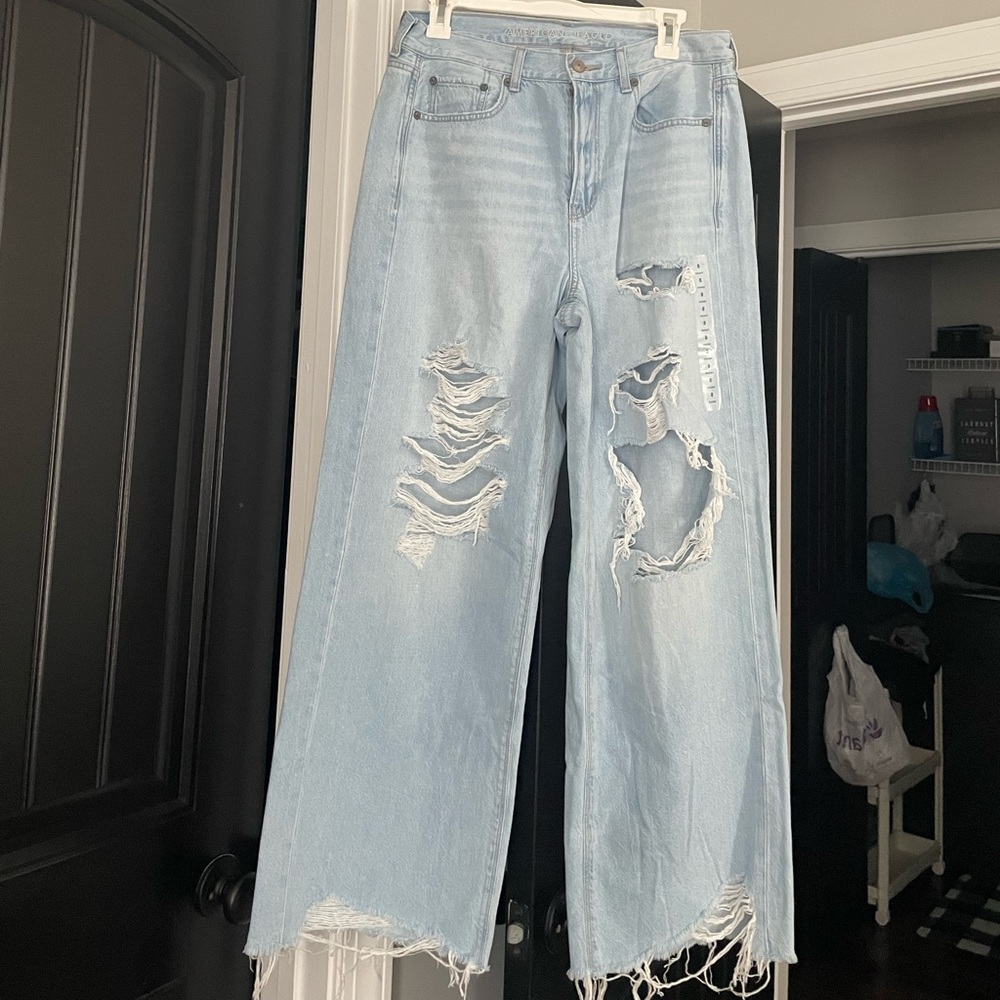 American Eagle Skater Jeans New. Distressed. Size 8 short.
